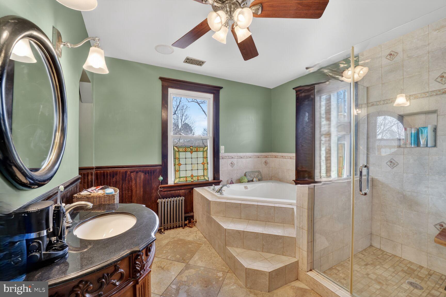 4808 Riverdale Road Riverdale, MD 20737 - Photo 28 of 45 Upper lvl Ba w soaking tub