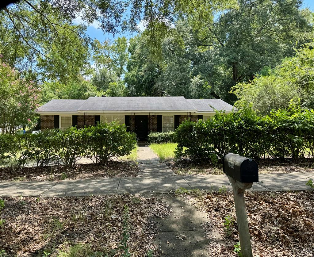 a view of a house with yard and sitting area