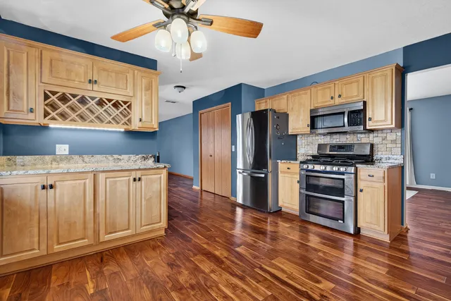 $320,000 | 295 Vita Lane, Braidwood, IL 60408