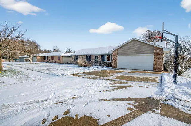 $320,000 | 295 Vita Lane, Braidwood, IL 60408