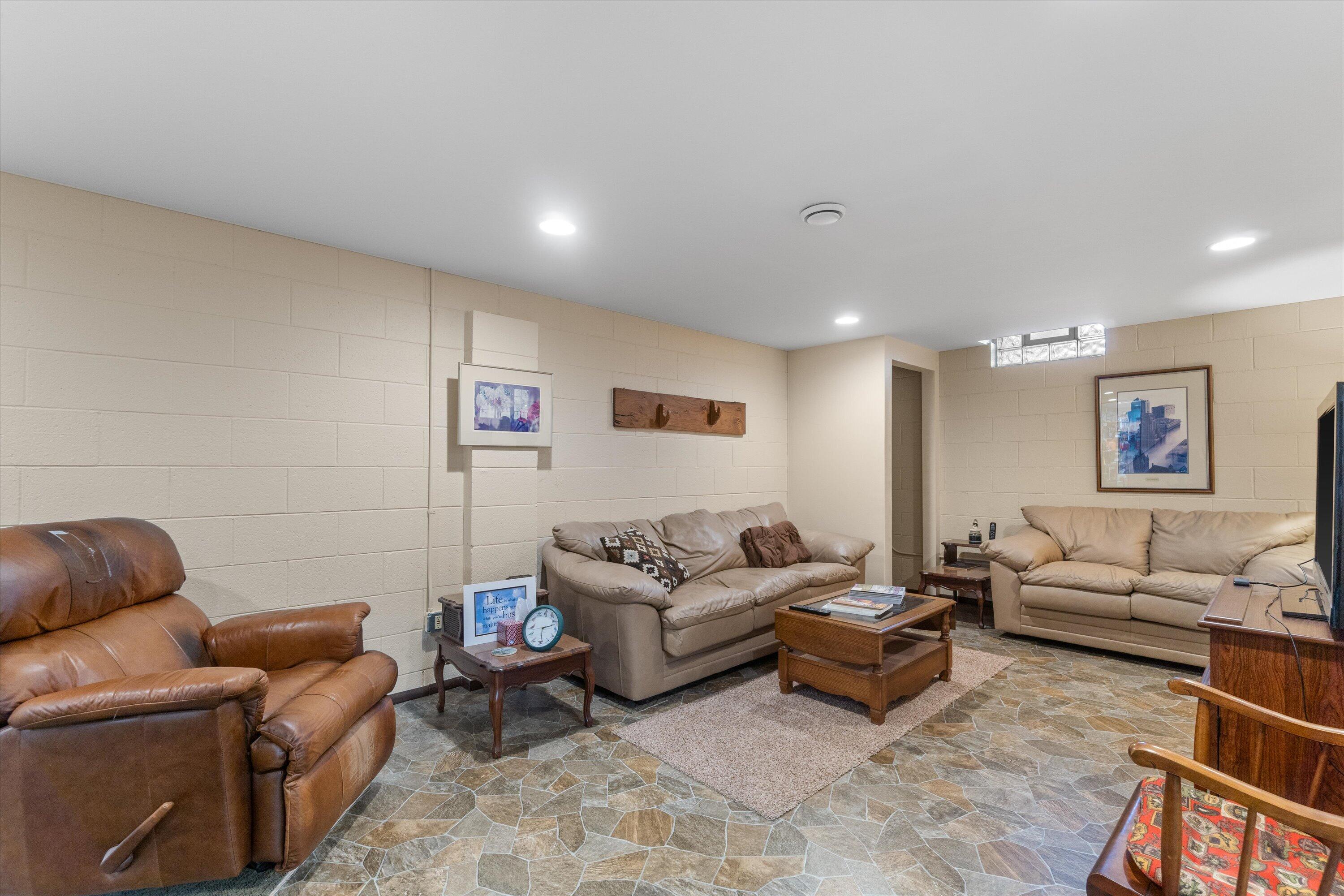 15655 Monet Court Brookfield, WI 53005 - Photo 42 of 60 23-DSC05214