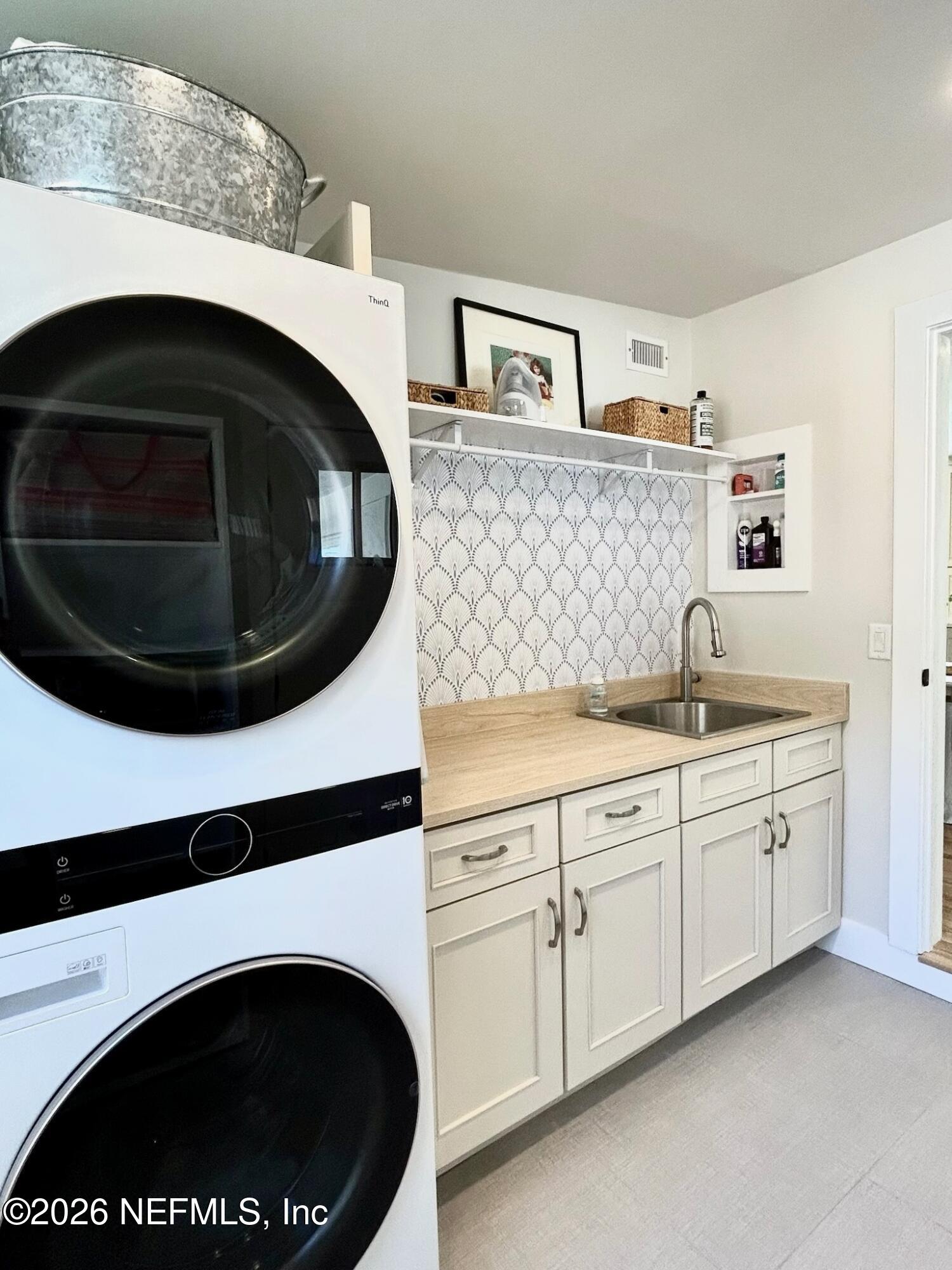 1011 Inwood Terrace Jacksonville, FL 32207 - Photo 26 of 56 a kitchen with a washer and dryer