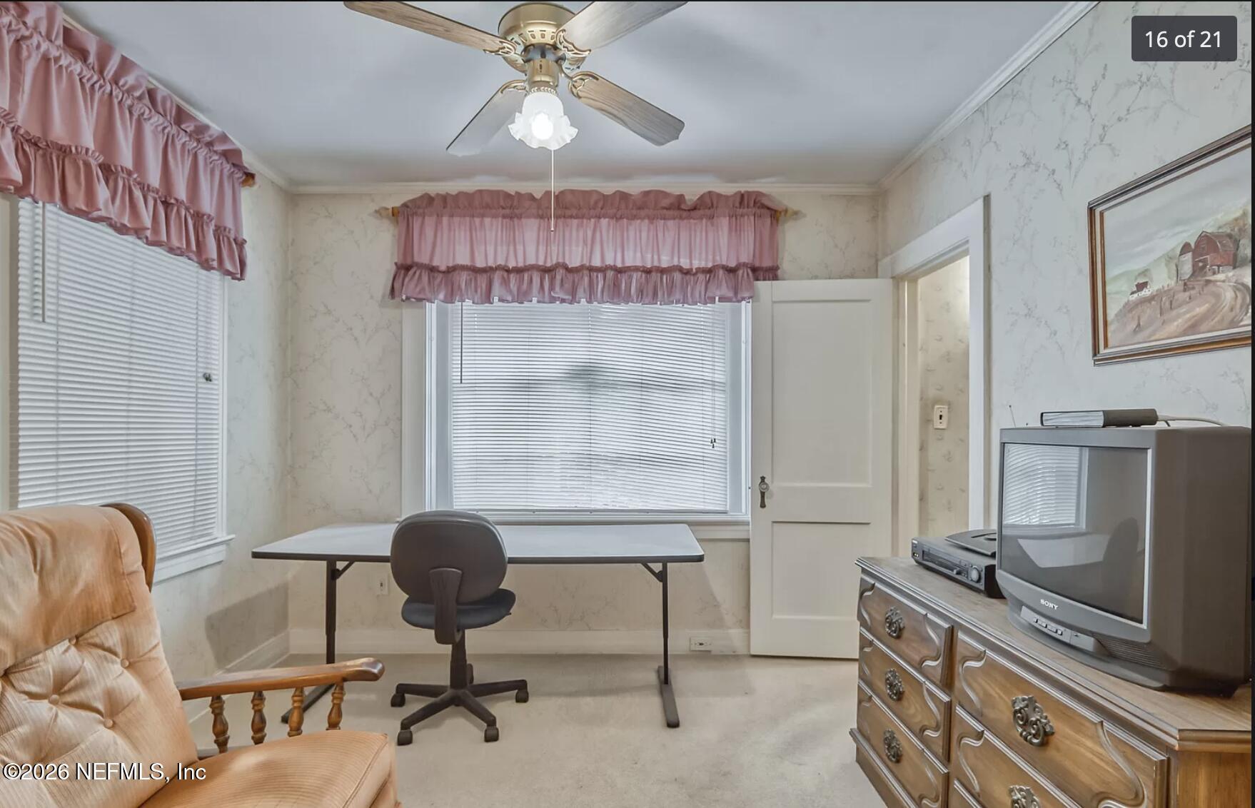 1011 Inwood Terrace Jacksonville, FL 32207 - Photo 53 of 56 a living room with furniture