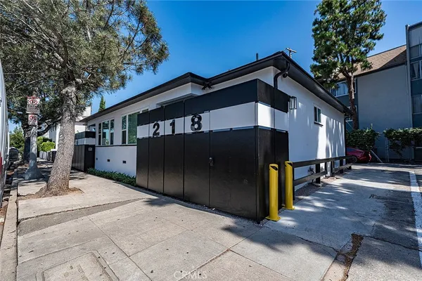 $2,470,000 | 218 Venice Way, Venice, CA 90291