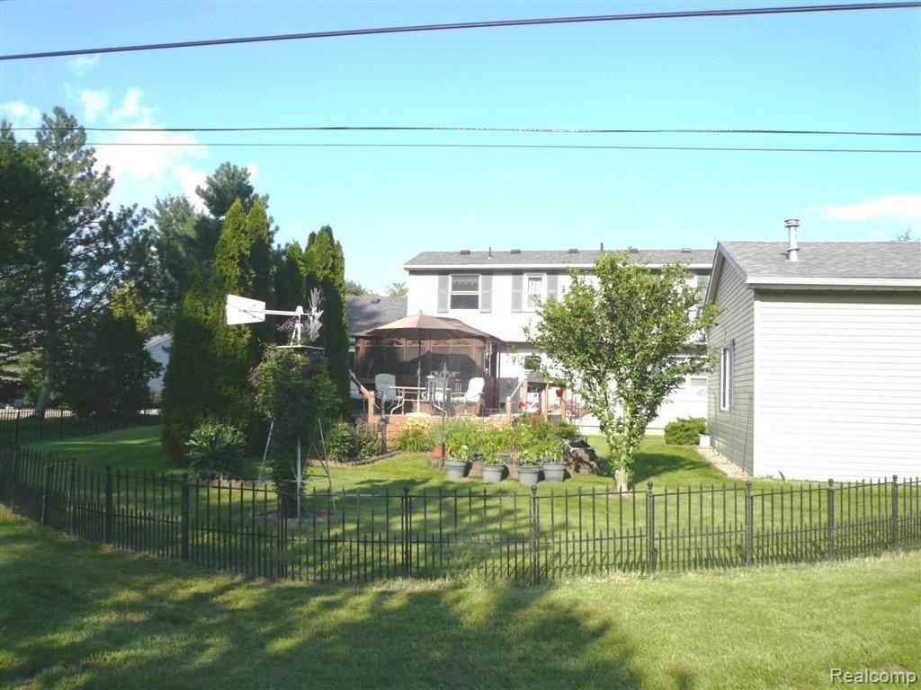 6800 Sheldon Road Belleville, MI 48111 - Photo 4 of 23 Sheldon Rear2.JPG