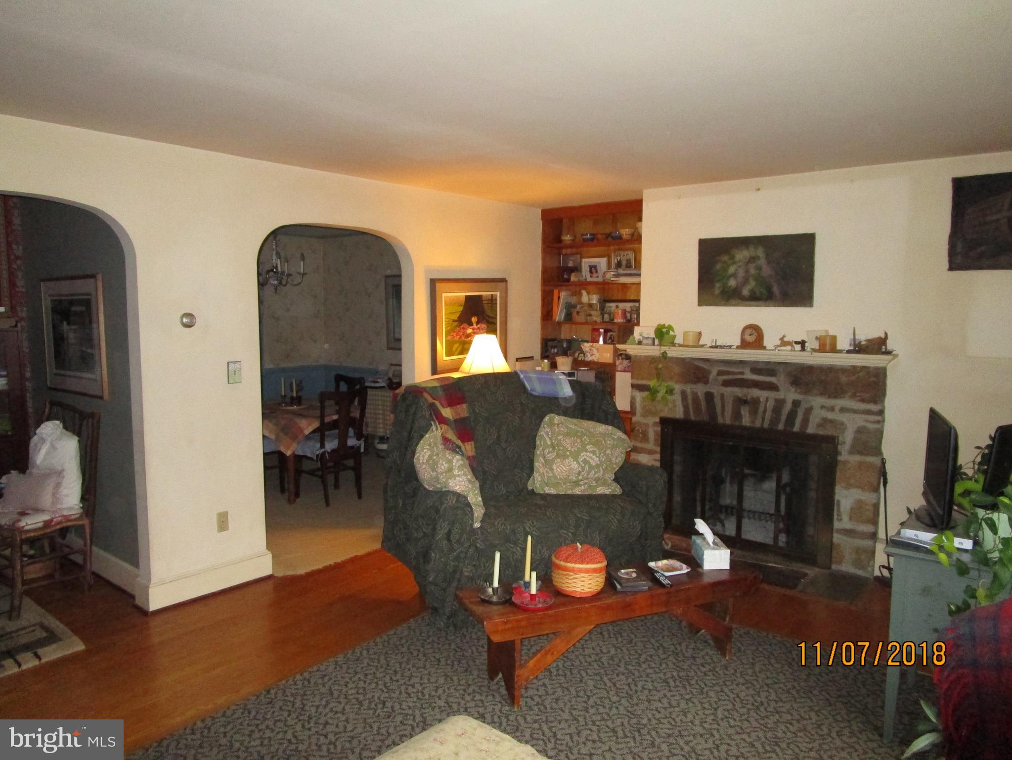 7041 Ridge Road Frederick, MD 21702 - Photo 9 of 31 Living Room