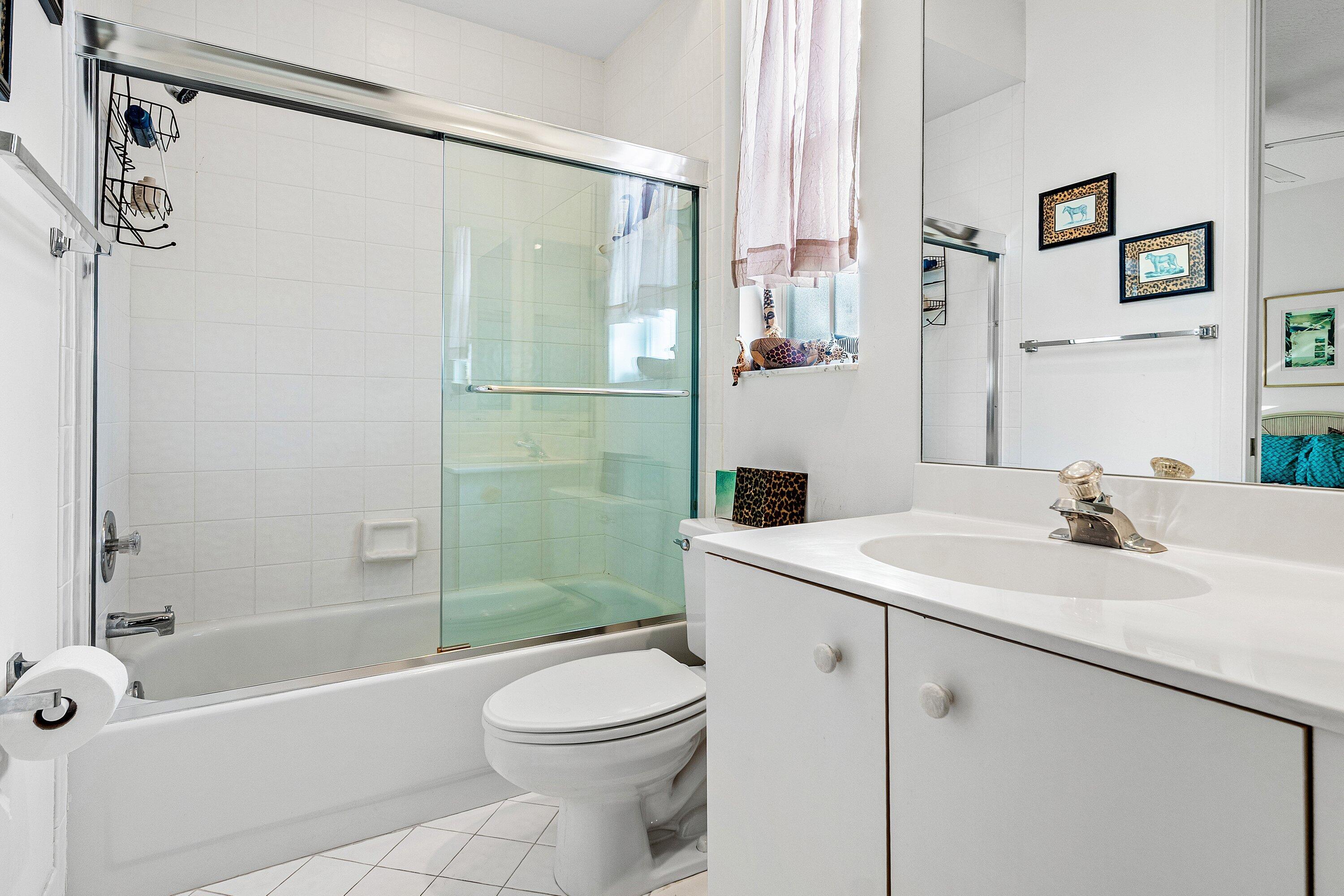 6389 Brava Way Boca Raton, FL 33433 - Photo 23 of 44 Full jack & Jill Bathroom