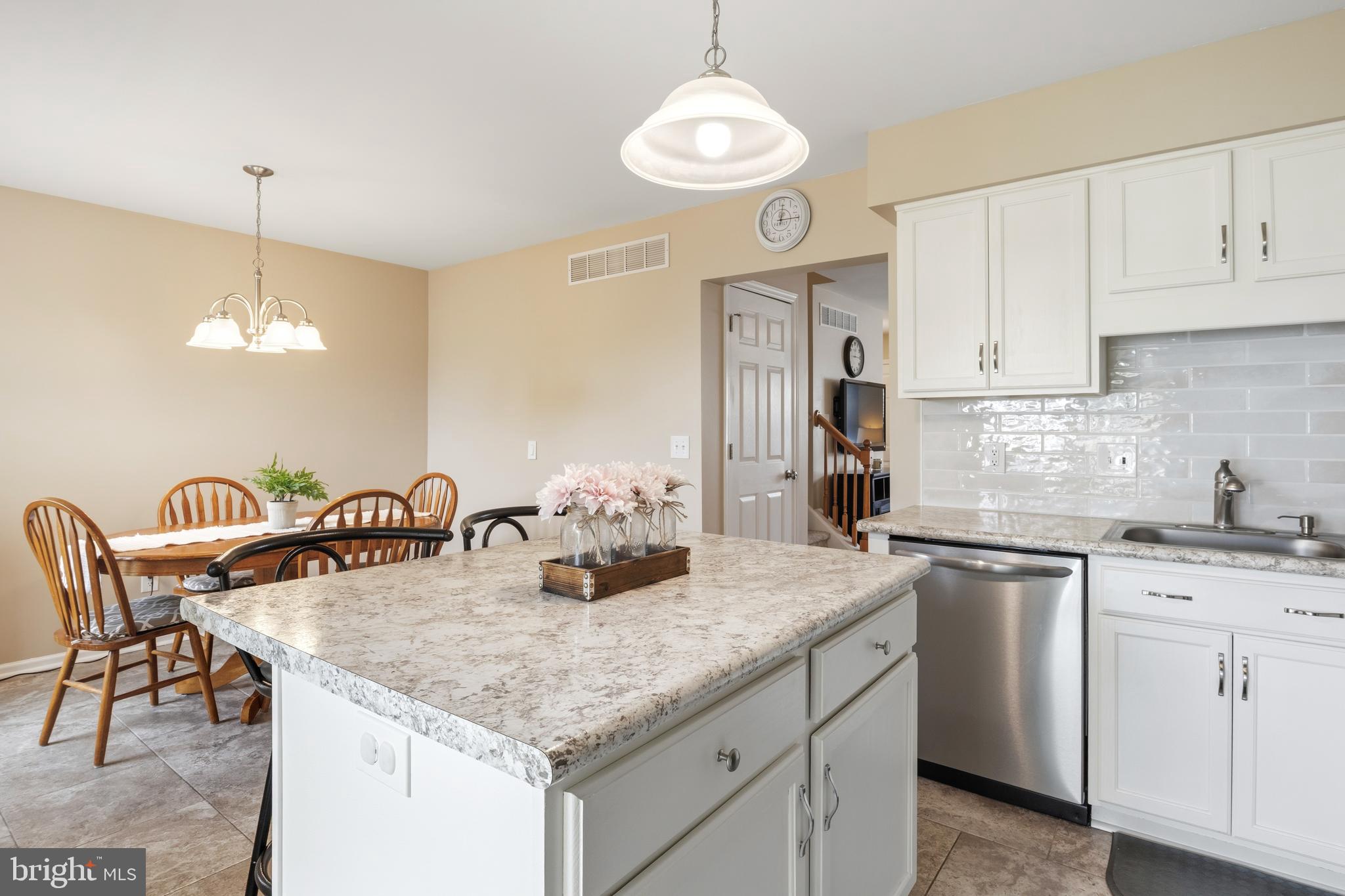 129 Catherine Street, Unit 3 Telford, PA 18969 - Photo 11 of 34 a kitchen with center island table and chairs in it