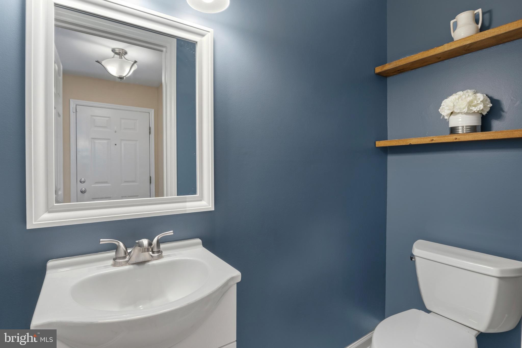 129 Catherine Street, Unit 3 Telford, PA 18969 - Photo 15 of 34 a bathroom with a toilet a sink and mirror