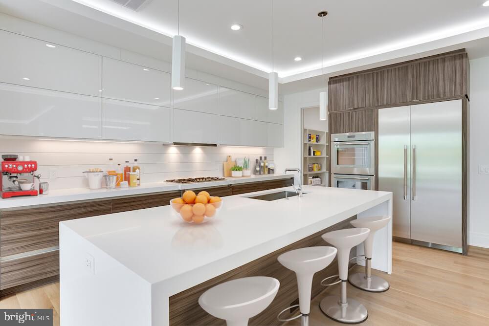 2925 West Ox Road Herndon, VA 20171 - Photo 6 of 38 a kitchen with a table and chairs