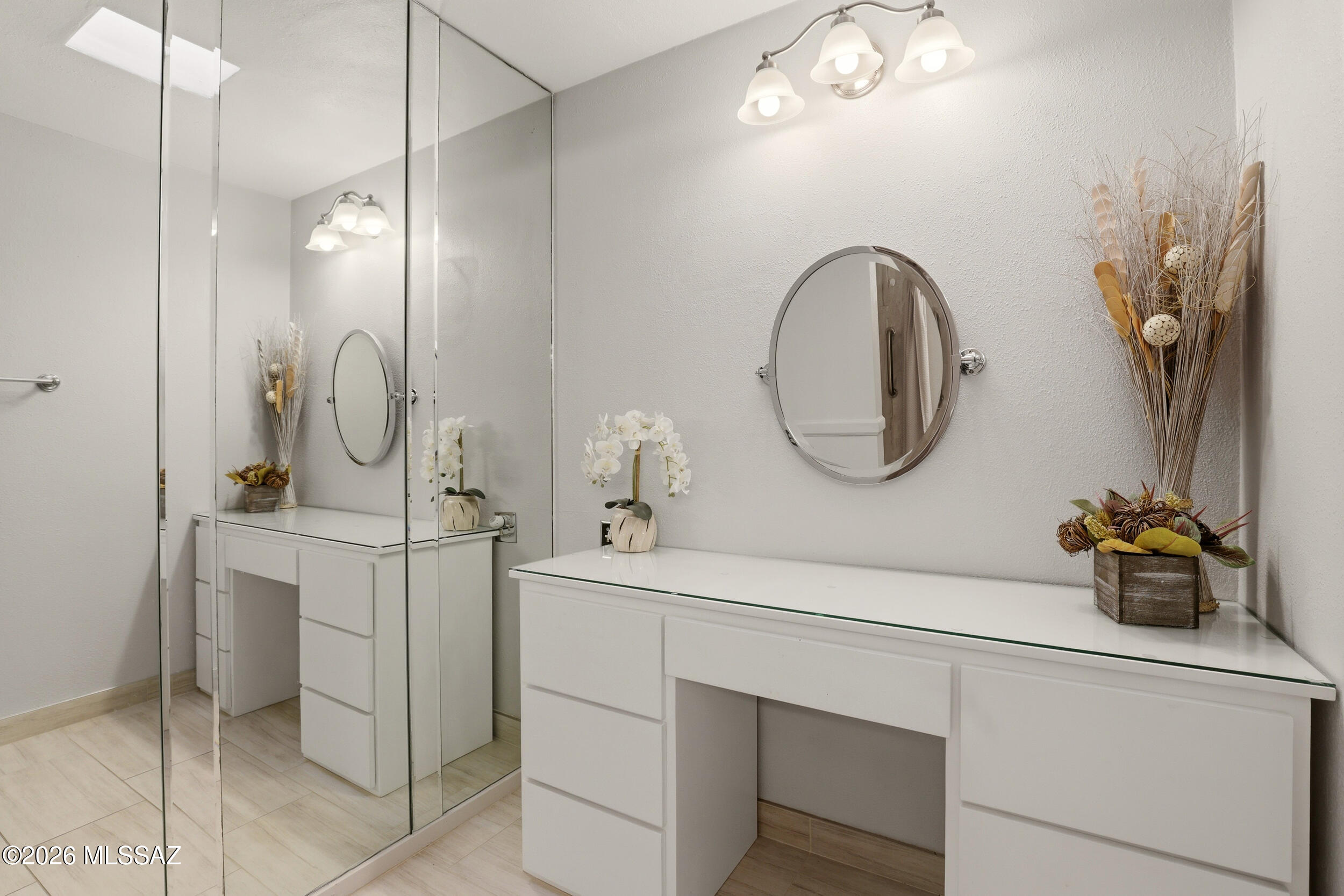 3632 East Juarez Street Tucson, AZ 85713 - Photo 4 of 37 Dressing/vanity area in Bathroom