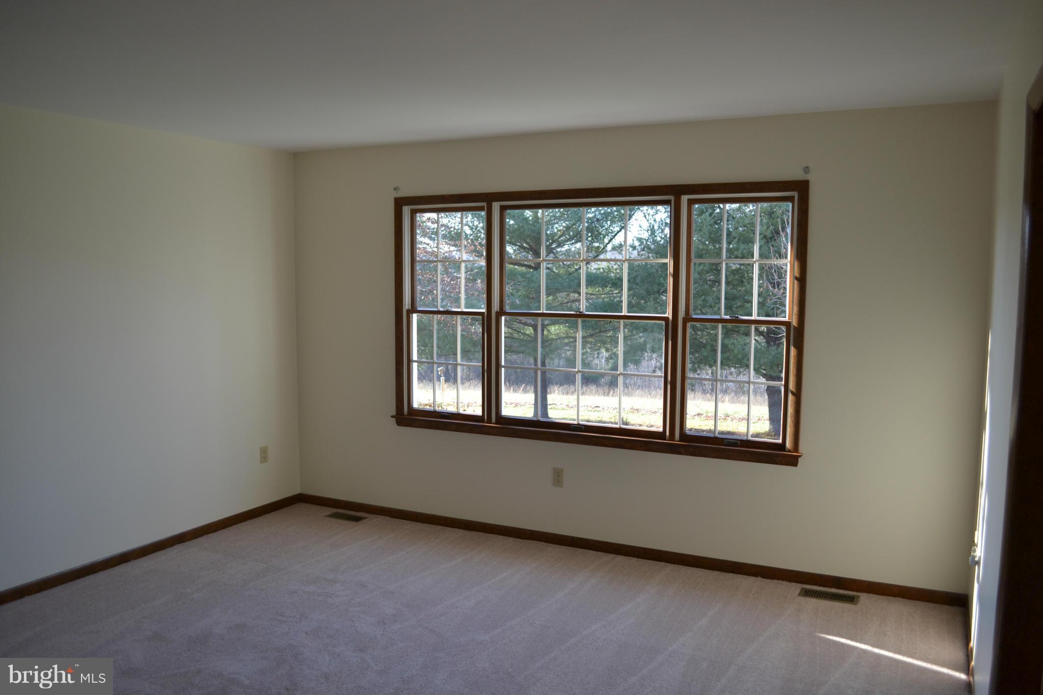 9743 Conde Road Marshall, VA 20115 - Photo 5 of 30 Living Room