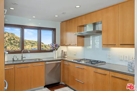 $3,155,000 | 2340 Jupiter Drive, Los Angeles, CA 90046