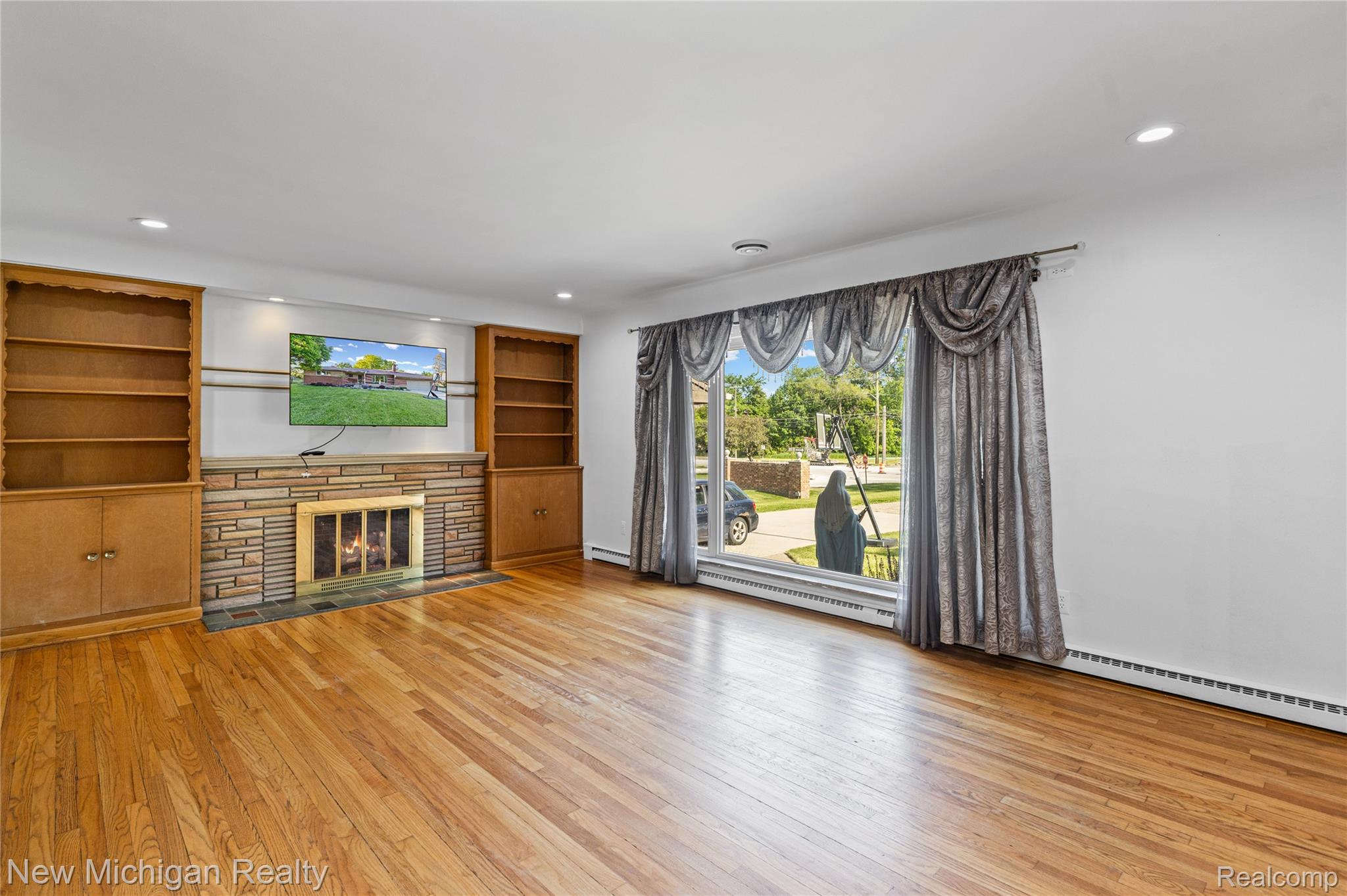 8359 Chicago Road South Warren, MI 48093 - Photo 6 of 74