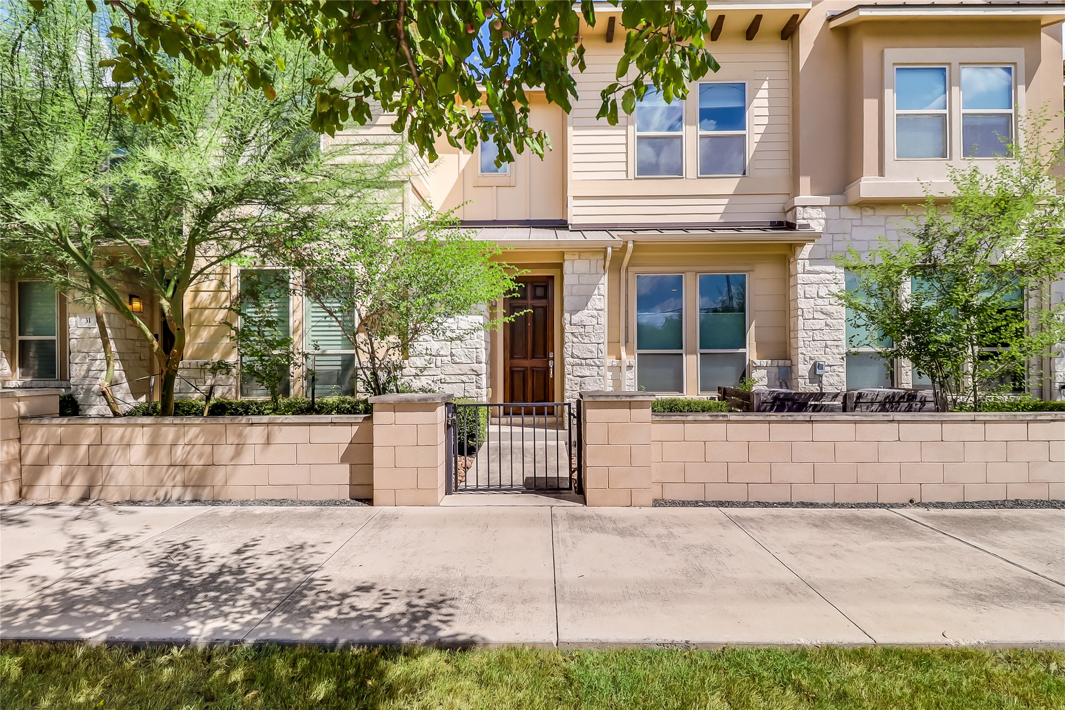 Live in the heart of the dynamic East Riverside Entertainment District!