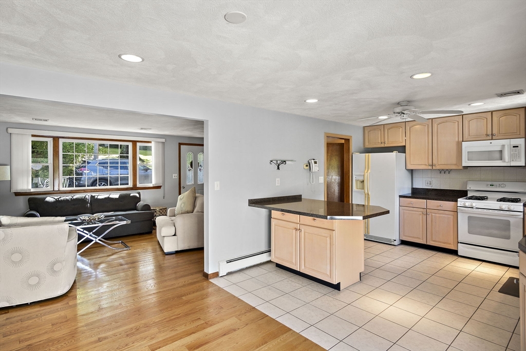 51 Caldwell Road Waltham, MA 02453 - Photo 7 of 36 Gallery Image 7