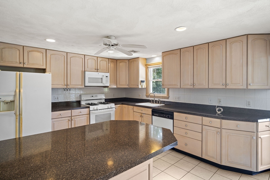 51 Caldwell Road Waltham, MA 02453 - Photo 10 of 36 Gallery Image 10