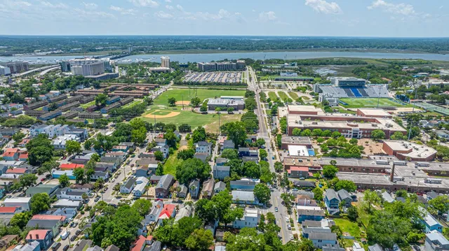 $699,999 | 200 Fishburne Street, Charleston, SC 29403