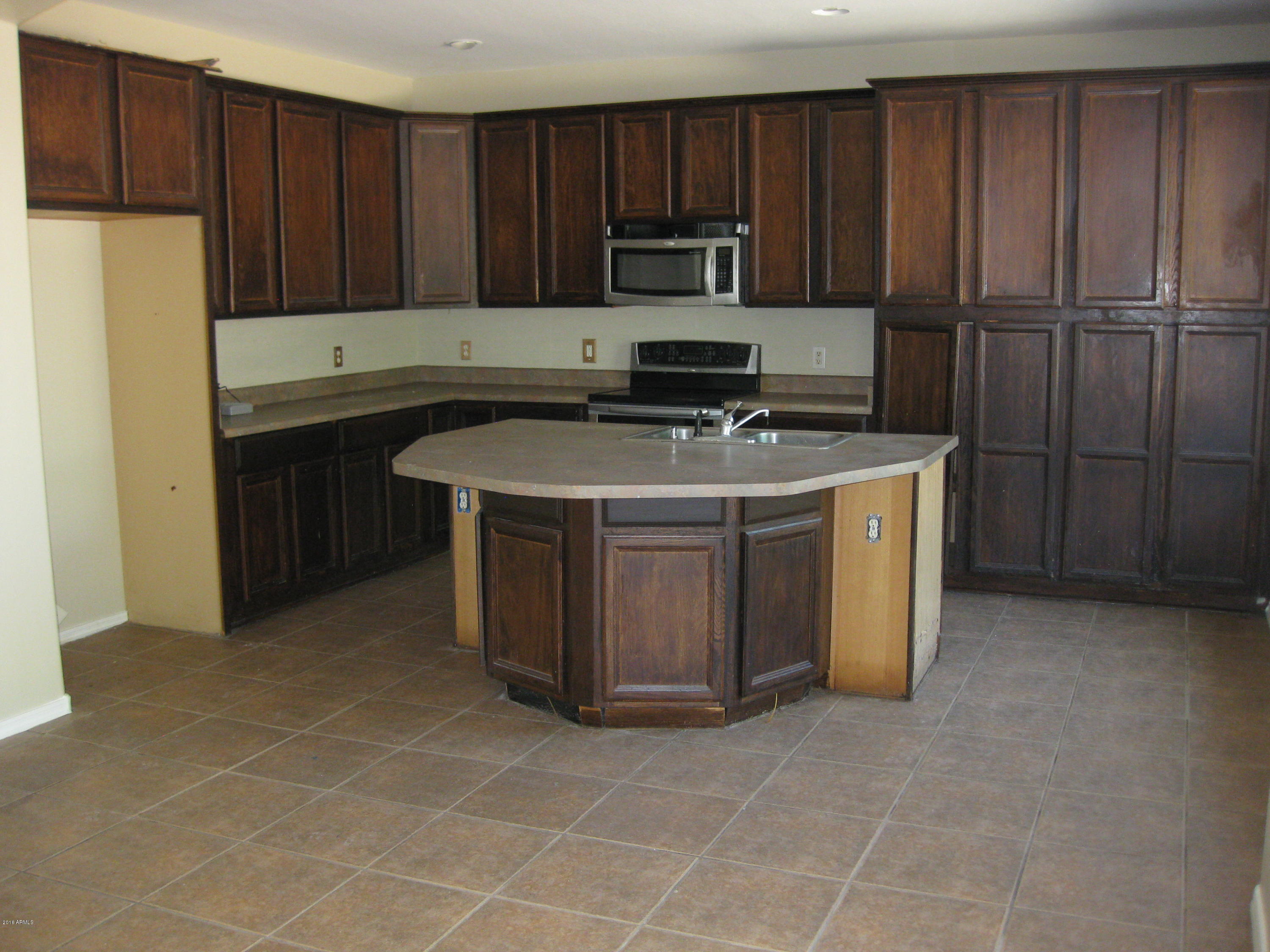 4022 West Vineyard Road Phoenix, AZ 85041 - Photo 8 of 24 Vineyard-Kitchen
