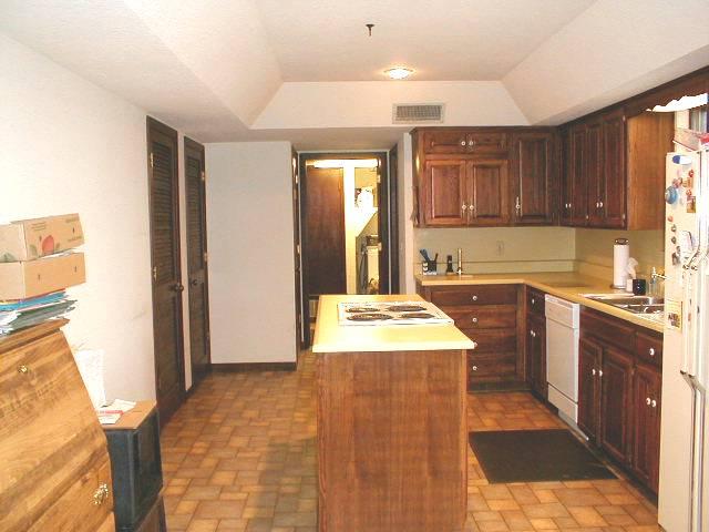 5191 West Ranch View Road Amarillo, TX 79124 - Photo 4 of 9 Kitchen with Island