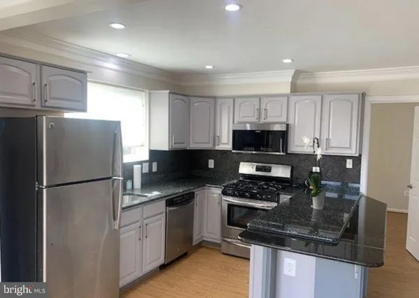 $2,100 | 416 South Veitch Street, Unit 307, Arlington, VA 22204