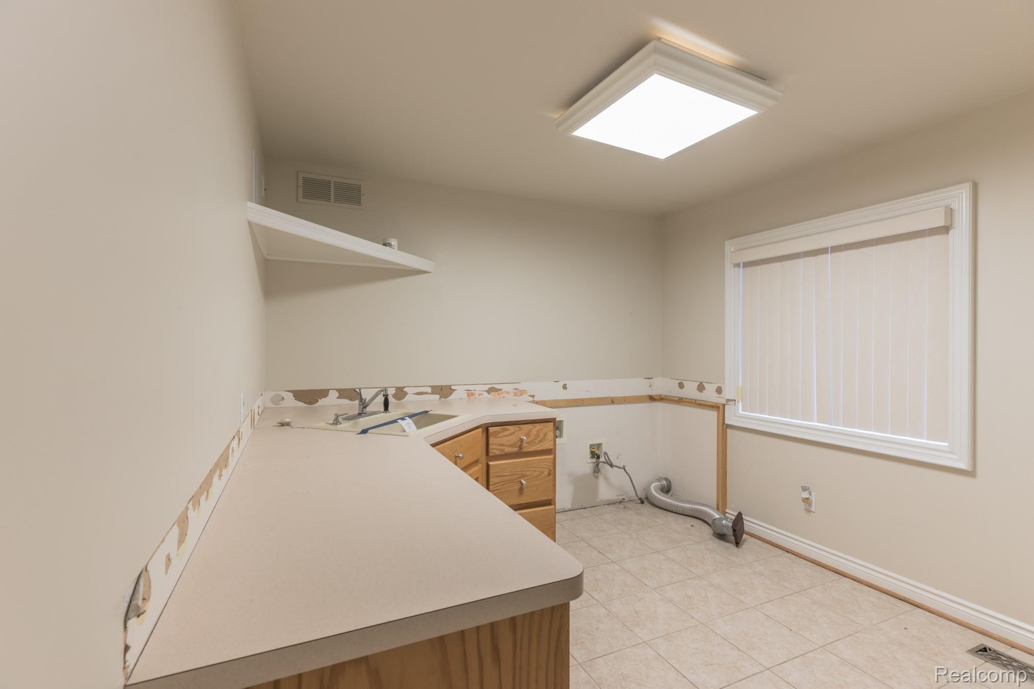 3651 Mann Road Clarkston, MI 48346 - Photo 22 of 25 22.jpg