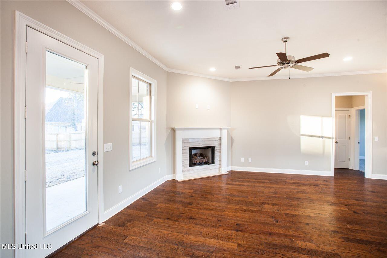 141 Federal Cove Madison, MS 39110 - Photo 4 of 23 300505-12