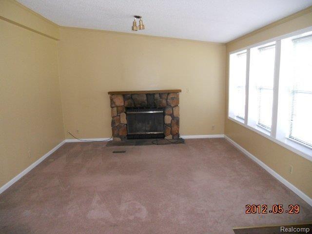 Living Room 1.JPG