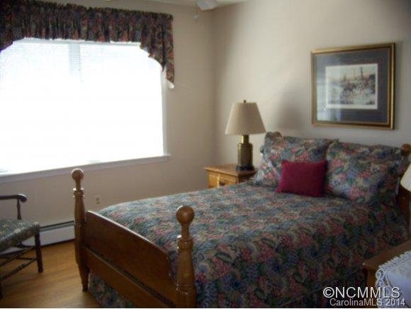914 Old Fort Road Fairview, NC 28730 - Photo 7 of 24 Gallery Image 7