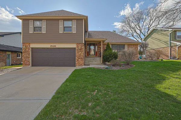 $613,000 | 1526 Gainesboro Drive, Wheaton, IL 60189