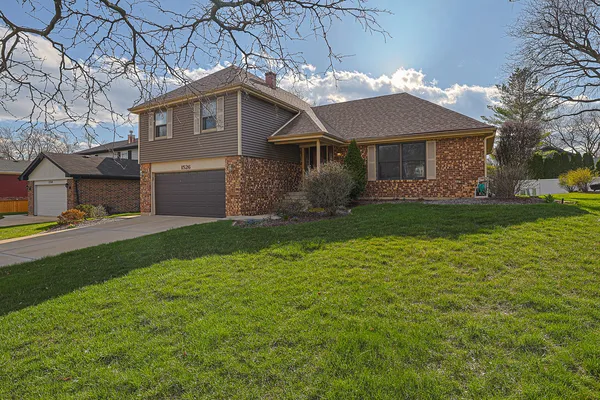 $613,000 | 1526 Gainesboro Drive, Wheaton, IL 60189