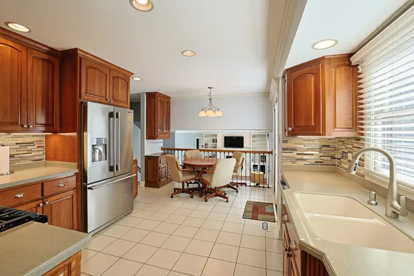 $613,000 | 1526 Gainesboro Drive, Wheaton, IL 60189