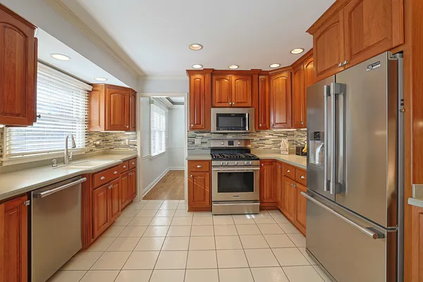$613,000 | 1526 Gainesboro Drive, Wheaton, IL 60189