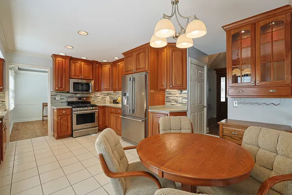 $613,000 | 1526 Gainesboro Drive, Wheaton, IL 60189