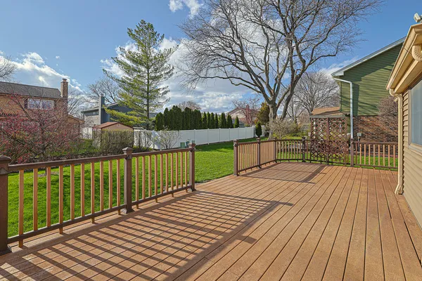 $613,000 | 1526 Gainesboro Drive, Wheaton, IL 60189
