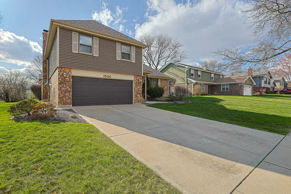 $613,000 | 1526 Gainesboro Drive, Wheaton, IL 60189