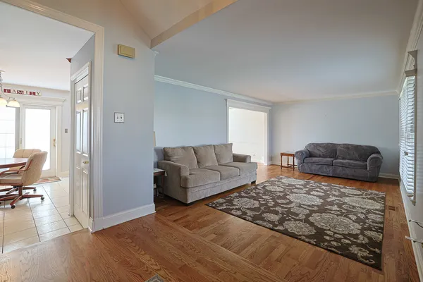 $613,000 | 1526 Gainesboro Drive, Wheaton, IL 60189