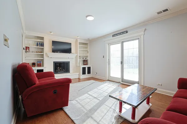 $613,000 | 1526 Gainesboro Drive, Wheaton, IL 60189