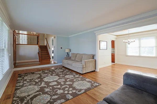 $613,000 | 1526 Gainesboro Drive, Wheaton, IL 60189