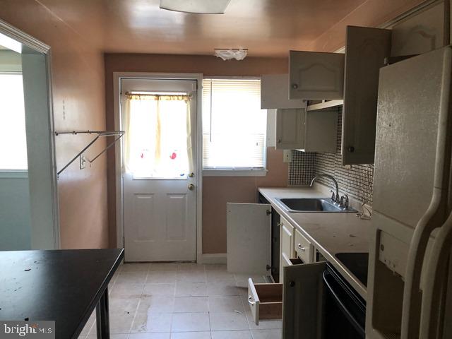 1418 Barrett Road Baltimore, MD 21207 - Photo 17 of 21