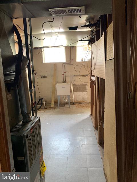 1418 Barrett Road Baltimore, MD 21207 - Photo 5 of 21