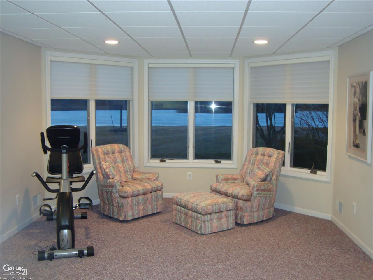 73601 Omo Road Armada, MI 48005 - Photo 55 of 72 Bow Window Sitting Area