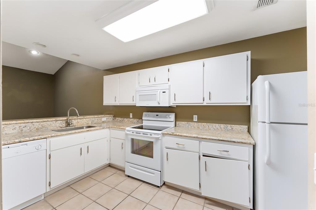 4700 Southwest Archer Road, Unit 13 Gainesville, FL 32608 - Photo 10 of 41