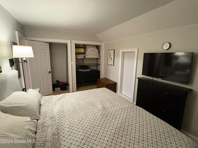 $1,900 | 21 Park Place, Unit 2, Saratoga Springs, NY 12866