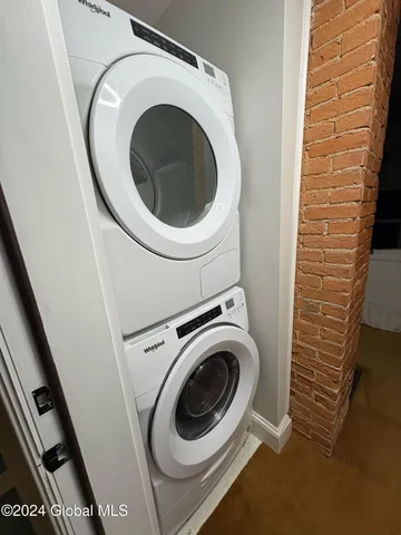 $1,900 | 21 Park Place, Unit 2, Saratoga Springs, NY 12866