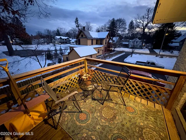 $1,900 | 21 Park Place, Unit 2, Saratoga Springs, NY 12866