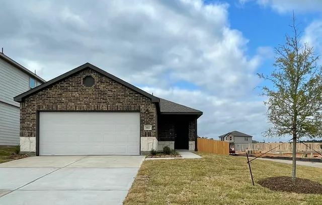 $2,100 | 802 Faison Court, Montgomery, TX 77316