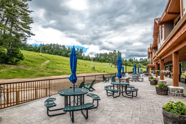 $1,225,000 | 239 Skimobile Road, Unit 302, Conway, NH 03860