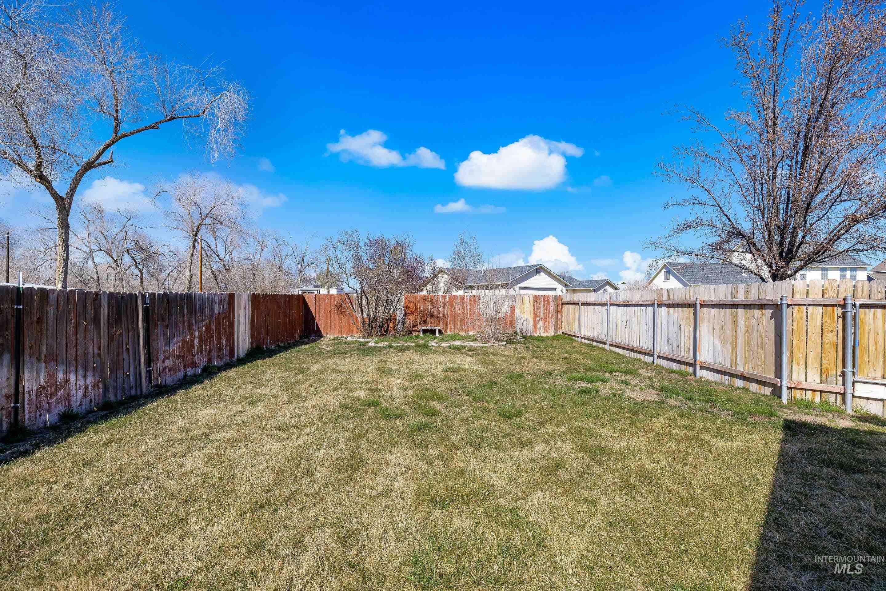 215 Northeast Rosa Court Mountain Home, ID 83647 - Photo 39 of 39 View of fenced backyard