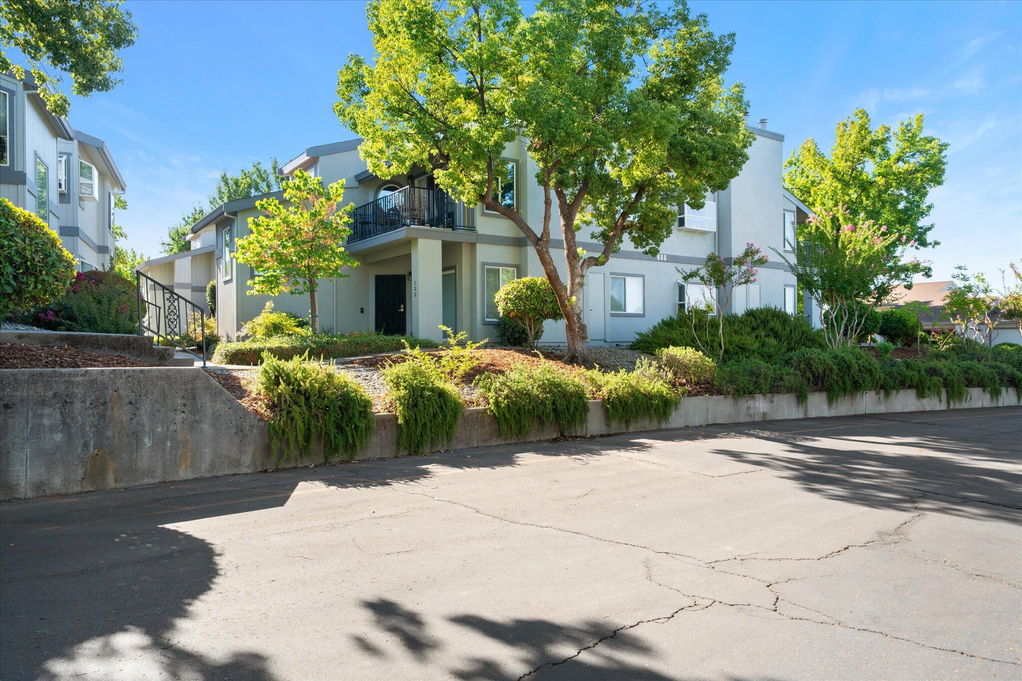 488 Ridgecrest Trail, Unit 132 Redding, CA 96003 - Photo 32 of 51 a front view of a house with a garden and trees